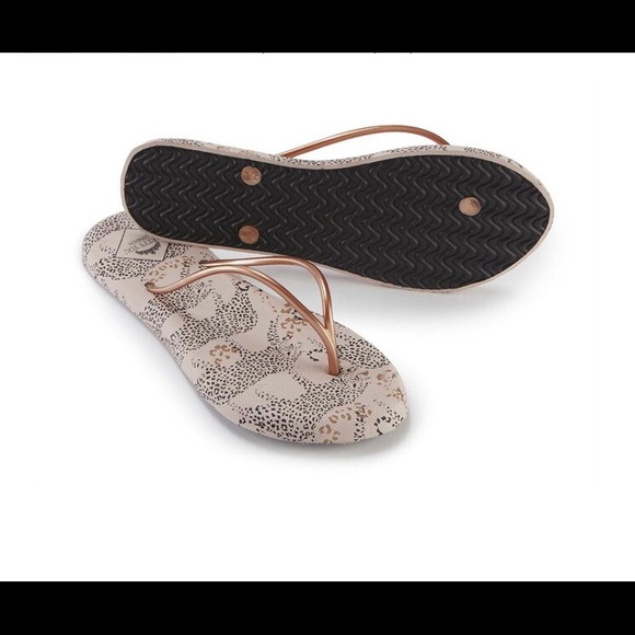 NEW LEOPARD PRINT FLIP FLOPS - Picture 3 of 4